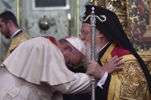 Le-pape-Francois-beni-par-le-patriarche-de-Constantinople_article_main