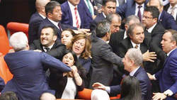 bagarre-parlement-turc
