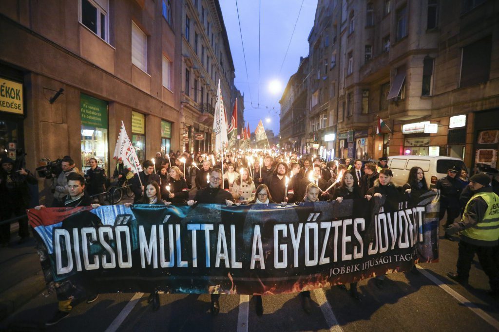 Marche aux flambeaux de Jobbik Jeunesse (photo : MIT)