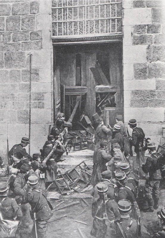 1905-2-armee-enfonce-portes-eglises