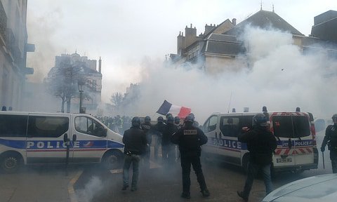 A Dijon Aussi Heurts Entre Gilets Jaunes Et Police De