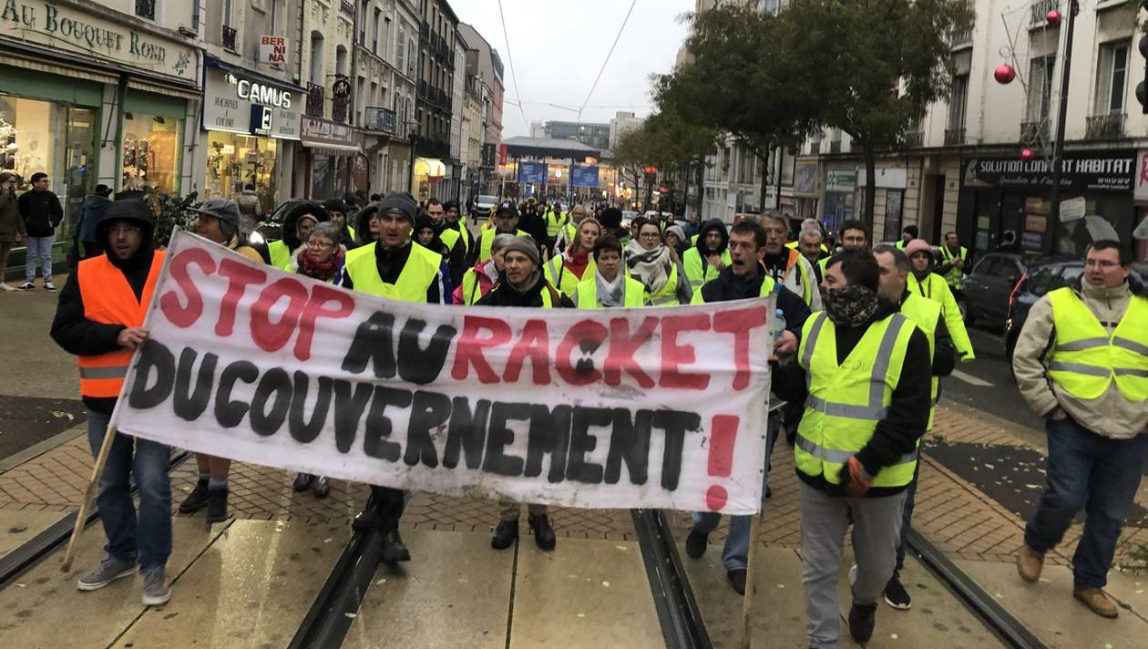 Acte X Au Mans Les Gilets Scandent Castaner En Prison