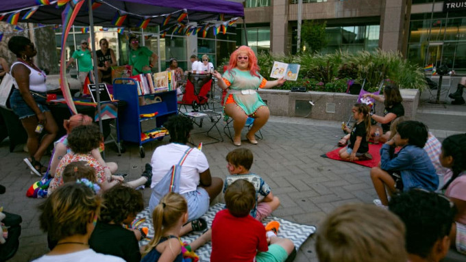 Mexique - Des transgenres attaquent le Congrès de Mexico Dgrag-queen-ile-de-man